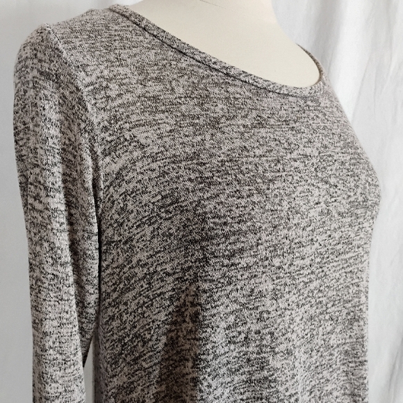 Women's French Atmosphere White & Grey Heathered Flowy Lightweight Knit Sweater - Picture 2 of 14